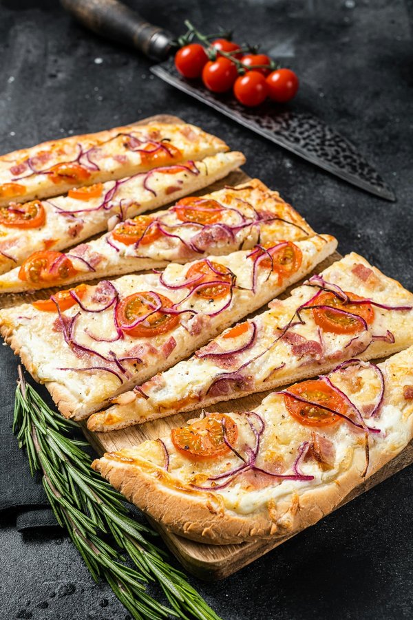Quels sont les secrets pour une tarte flambée alsacienne authentique?